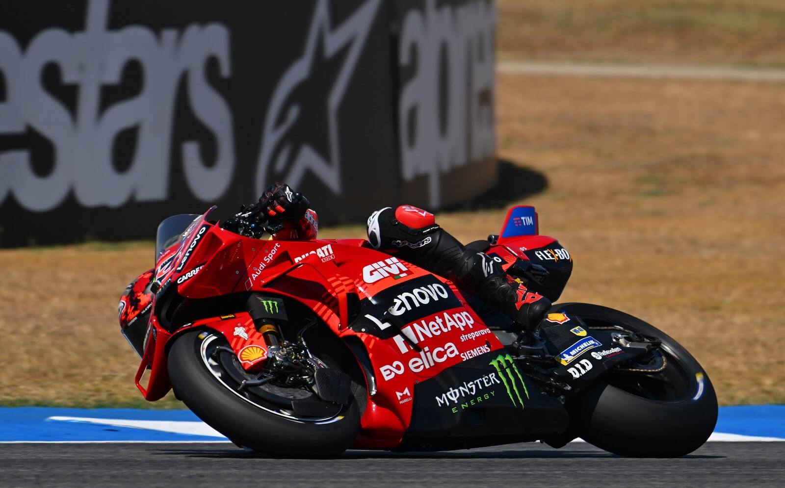 Bagnaia Kecewa Michelin Batalkan Debut Ban Depan Baru MotoGP!